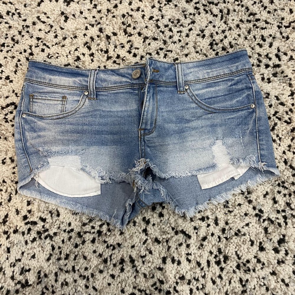 Refuge Light Wash Denim Distressed Shorts Size 6